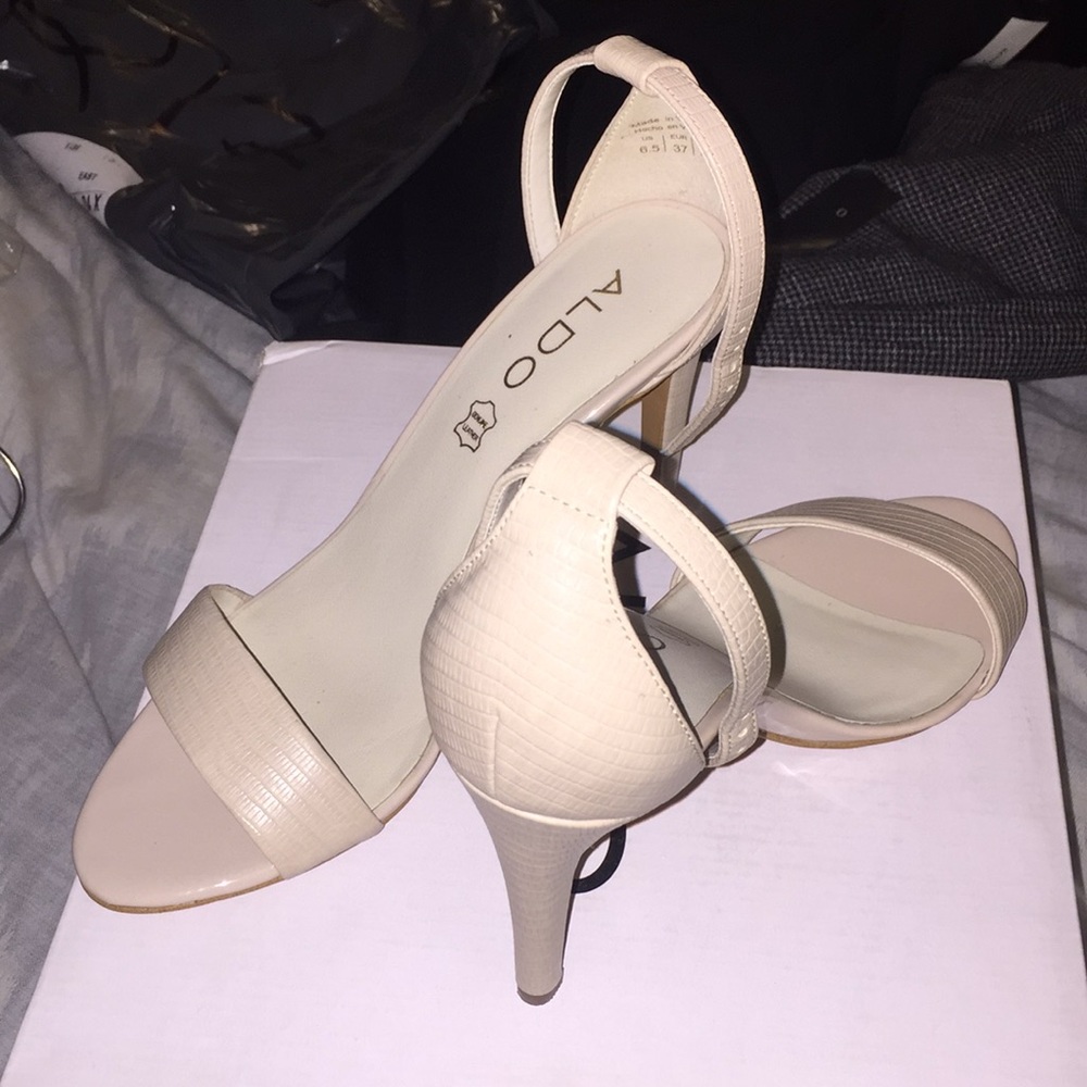 Aldo Ibenama beige strappy heel
